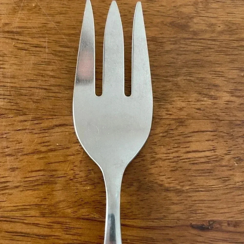 VTG Oneida SPANISH COURT Stainless 1881 Rogers Flatware Meat Serving Fork Scroll